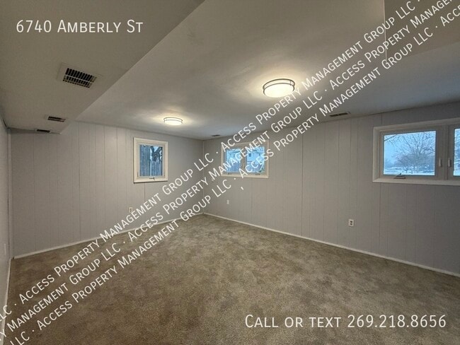 Building Photo - 6740 Amberly St