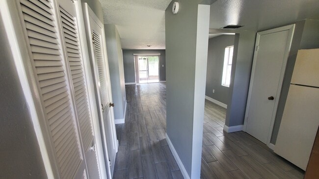 Building Photo - 1711 Lakewood Ave