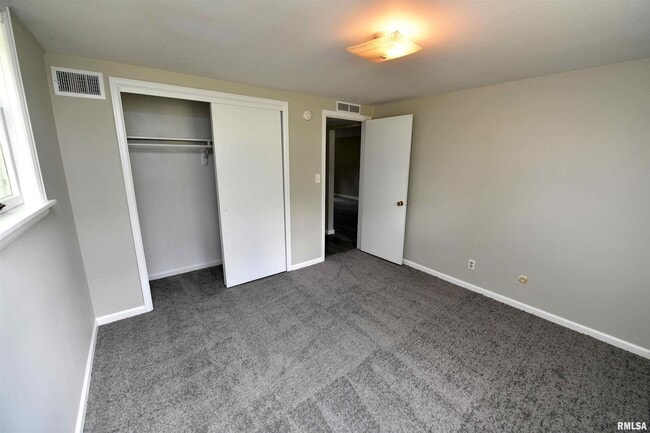 Building Photo - 105 Paradise Ct