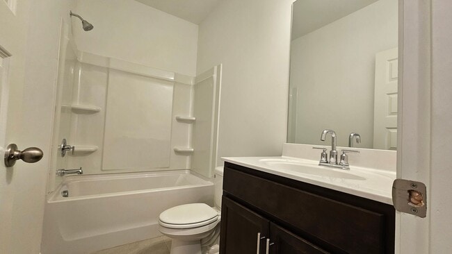 Building Photo - Spacious like new home in Hermitage FOR LEASE