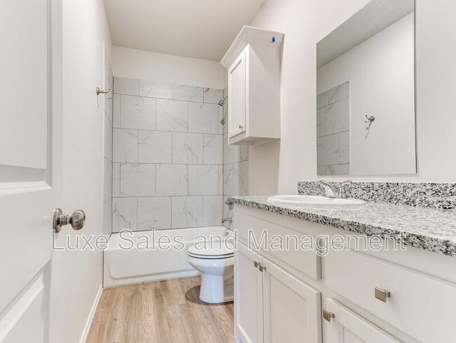 Building Photo - 3703 N Divis Ave