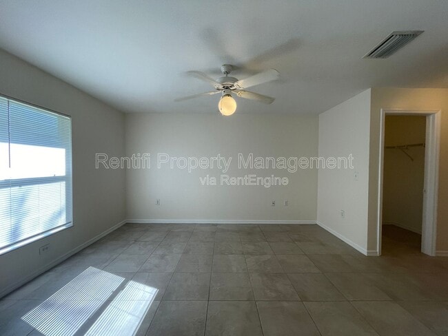 Building Photo - 1429 NE 5th Ave