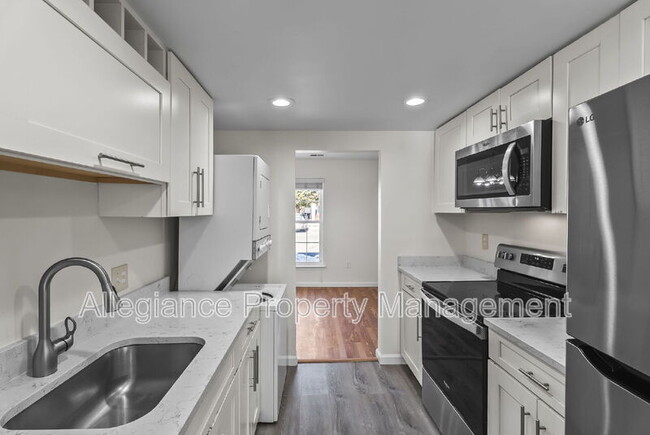 Building Photo - 2108 Monaghan Dr