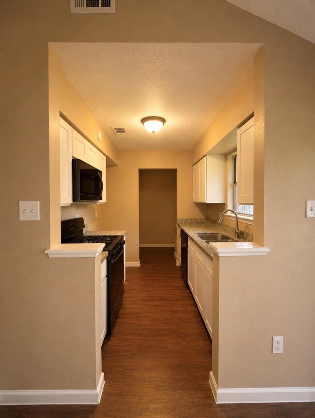 Building Photo - 7310 Arista Dr