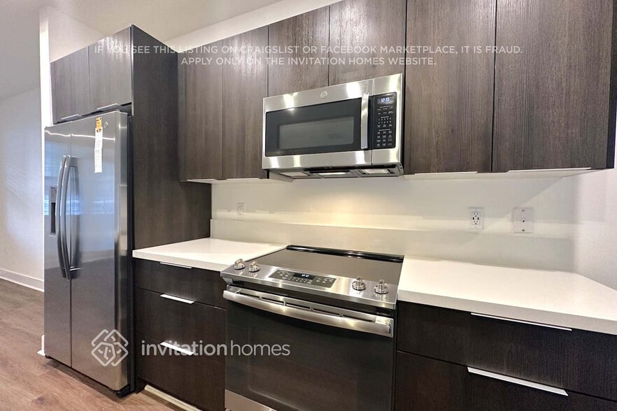 Building Photo - 10437 NW 82nd St