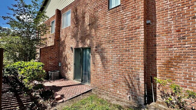 Building Photo - 2369 Tom Jones St