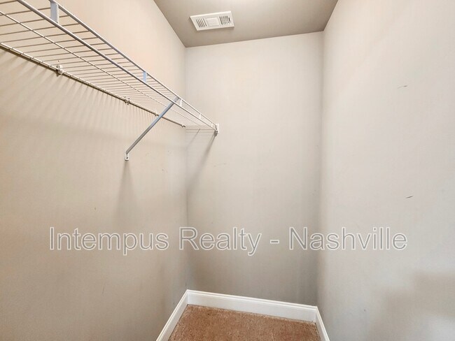 Building Photo - 1005 Maleventum Way