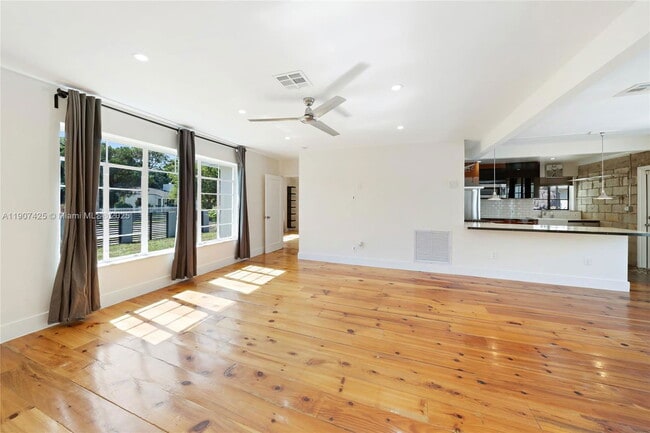 Building Photo - 501 NW 45th St