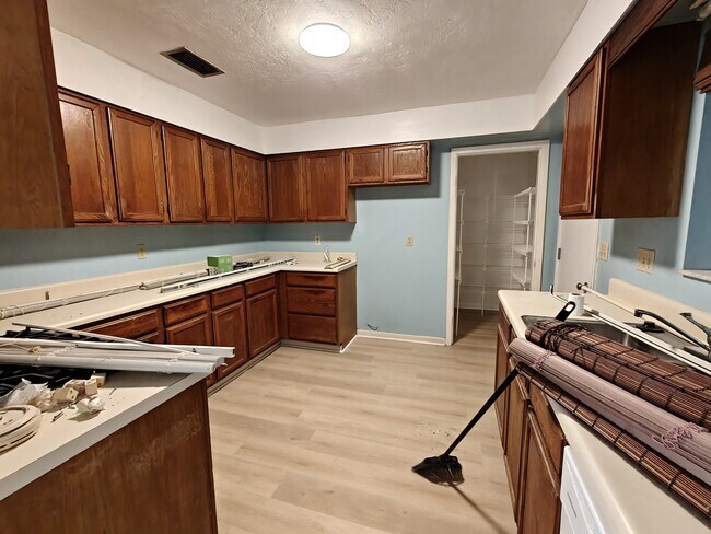 Building Photo - 6133 NW 33 St