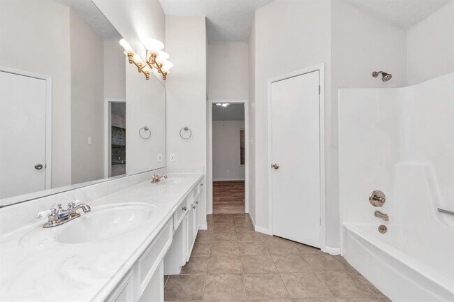 Building Photo - 1102 Comstock Springs Dr