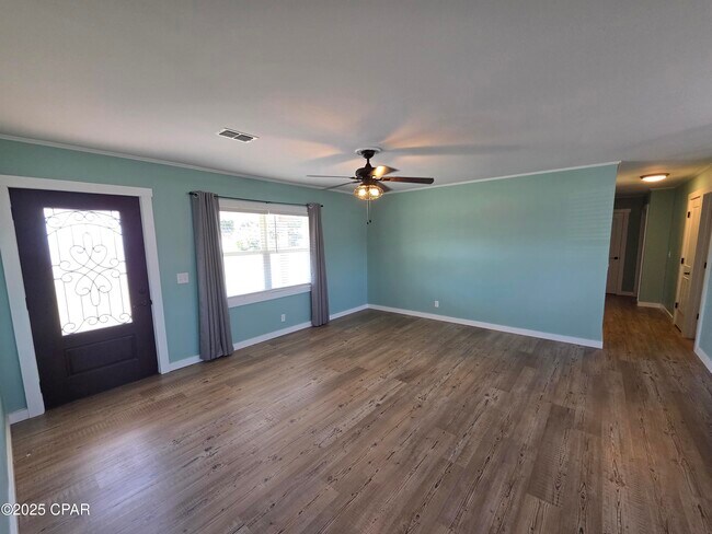 Building Photo - 5253 Collins Dr