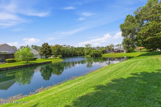 Building Photo - 160 Crossroad Lakes Dr