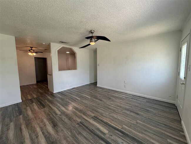 Building Photo - 6204 Dove Springs Cir