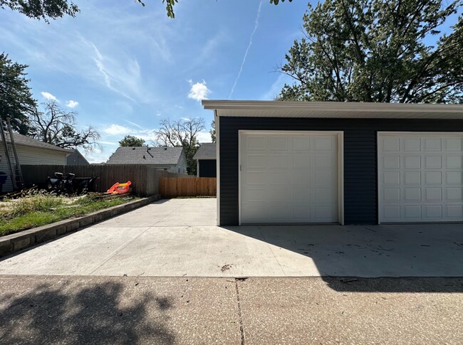 Building Photo - Davenport Duplex for Rent