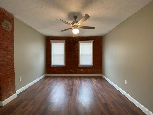Building Photo - 2082 West 95th Street #03