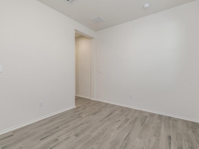 Building Photo - 9101 Garnet Dr