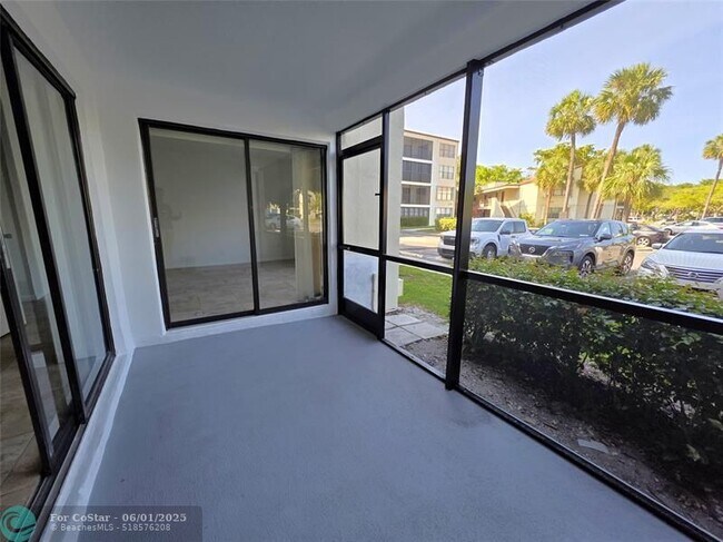 Building Photo - 2320 S Cypress Bend Dr