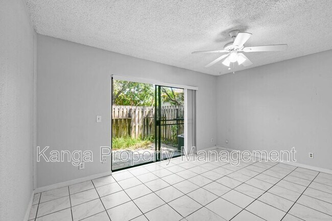 Building Photo - 408 N Cypress Dr