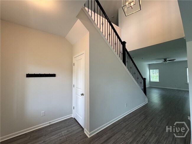 Building Photo - 148 Spring Hill Dr