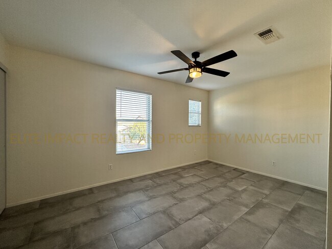 Building Photo - 3505 N Sierra Springs Dr