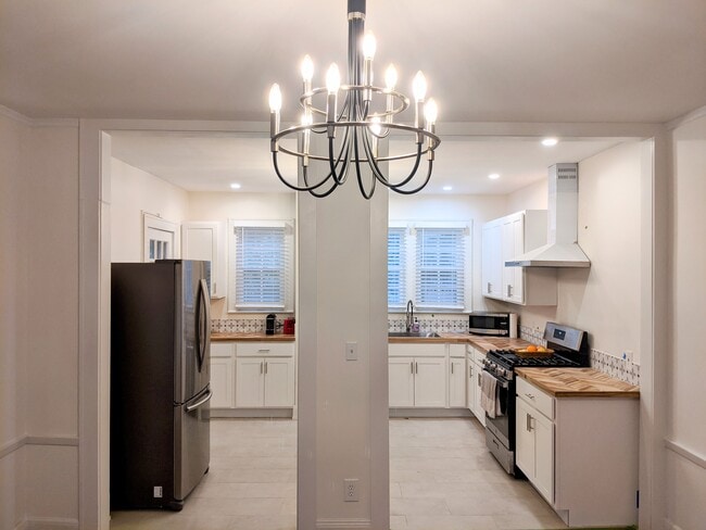 open concept kitchen - 2640 W Saint James Pky