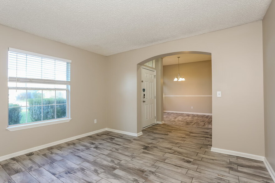 Building Photo - 3476 Shelley Dr