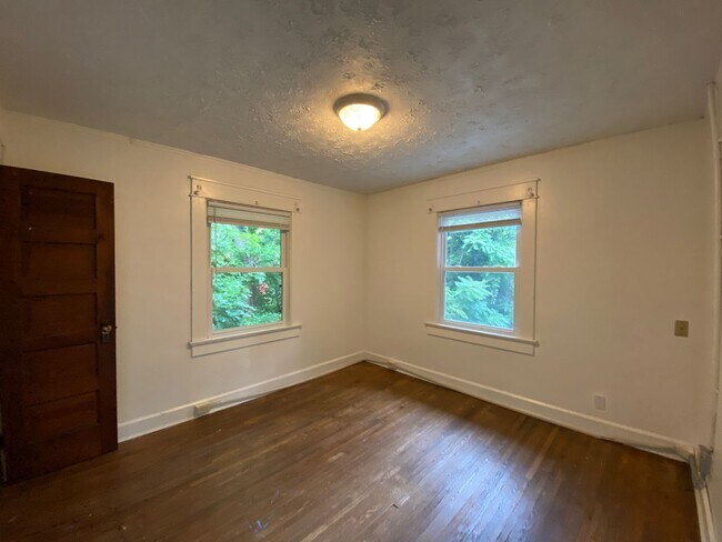 Building Photo - Available August 20th, 2026!