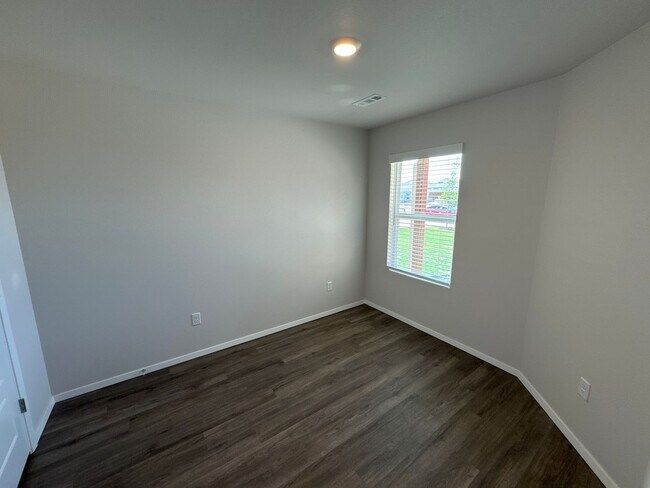 Building Photo - PRE-LEASING NOW | Pet-Friendly 3 Bed, 2 Bath Home in Springdale
