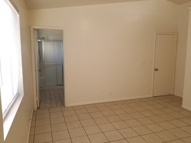 Building Photo - 4 bedroom house for rent
