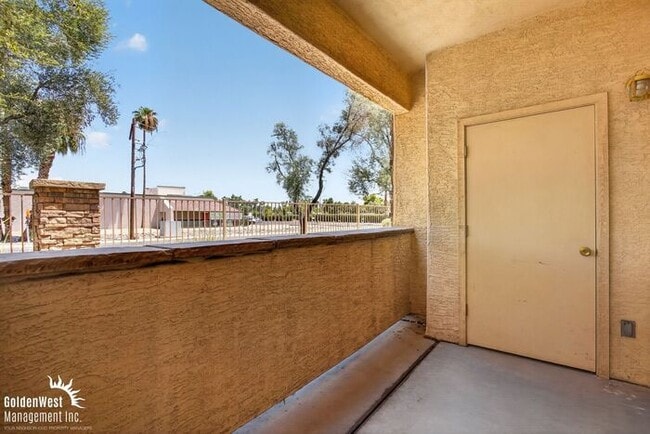 Building Photo - Beautiful 2Bdm 2Ba Condo with Community Pool in Glendale!