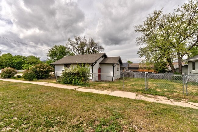 Building Photo - 820 4th St