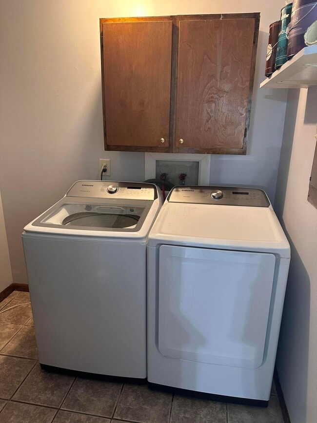 Building Photo - 388 Gamewood Dr