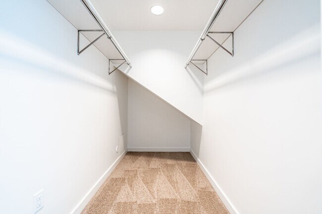 Building Photo - Downtown Condo
