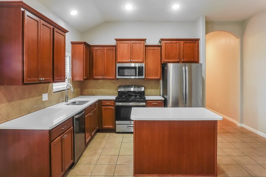 Building Photo - 8751 Sunrise Canter Dr