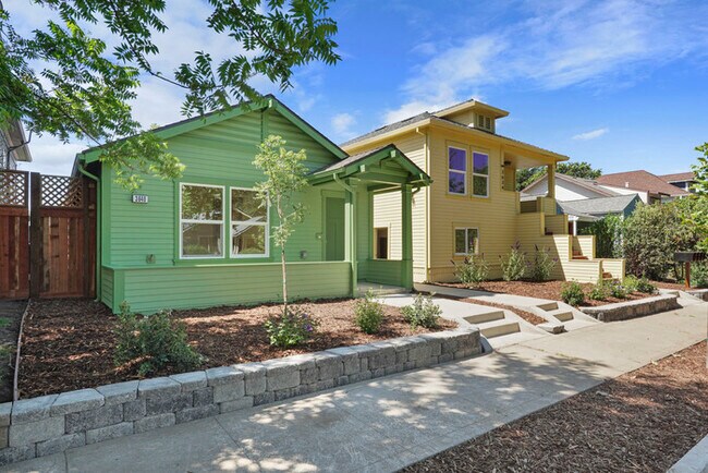 Building Photo - Beautiful 2 bedroom 1 Bathroom for rent in North Oak Park! Close to UC Davis and McGeorge Law