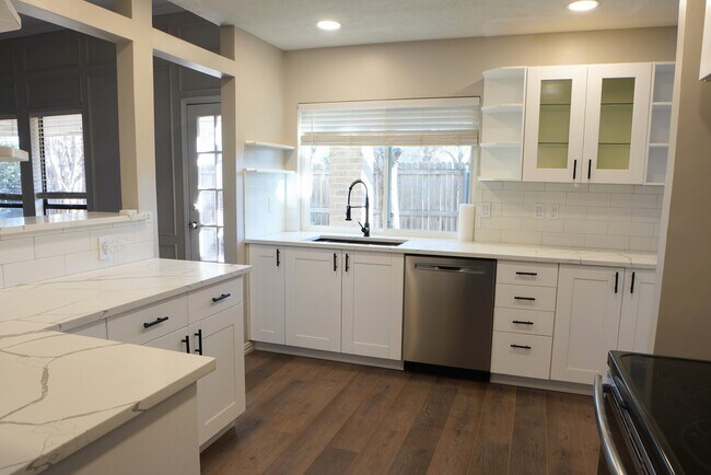 Building Photo - 3813 Arizona Pl