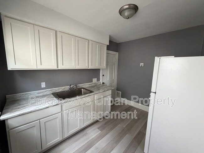 Building Photo - 3235 W 121st St