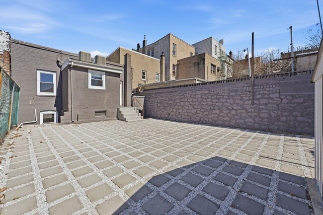 Building Photo - 1205 Hillside Pl