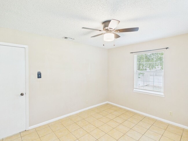 Building Photo - Room to Live, Room to Relax – Spacious 3-Bedroom Home