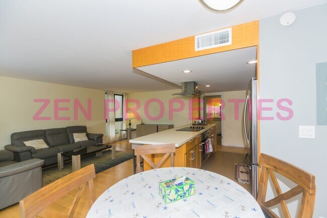 Building Photo - 250 ?Ohua Ave