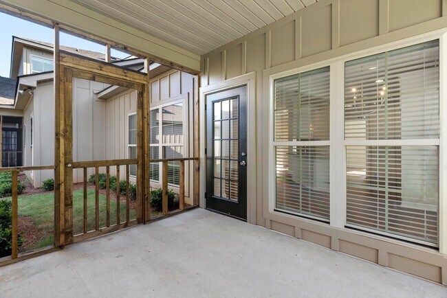 Building Photo - 1642 Academy Dr