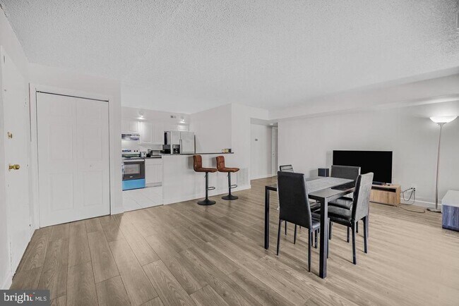 Building Photo - 3808 Laramie Pl