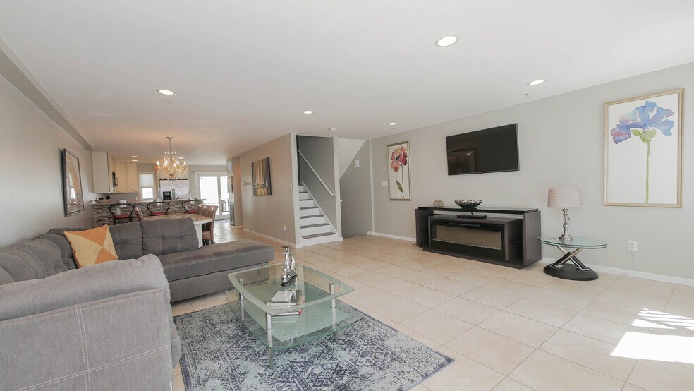 Building Photo - 137 S Berkley Sq