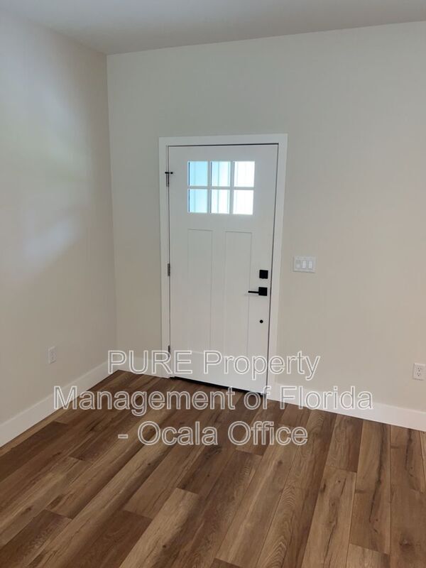 Building Photo - 2635 NE 37th Place Rd