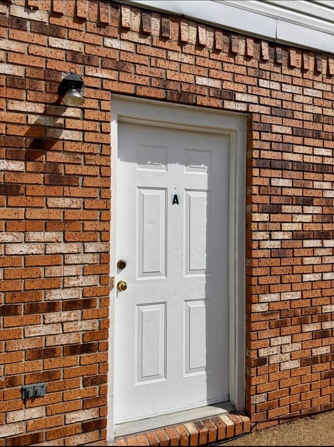Building Photo - 267 Foxworth Dr