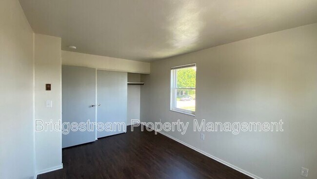 Building Photo - 1299-1 Sanlor