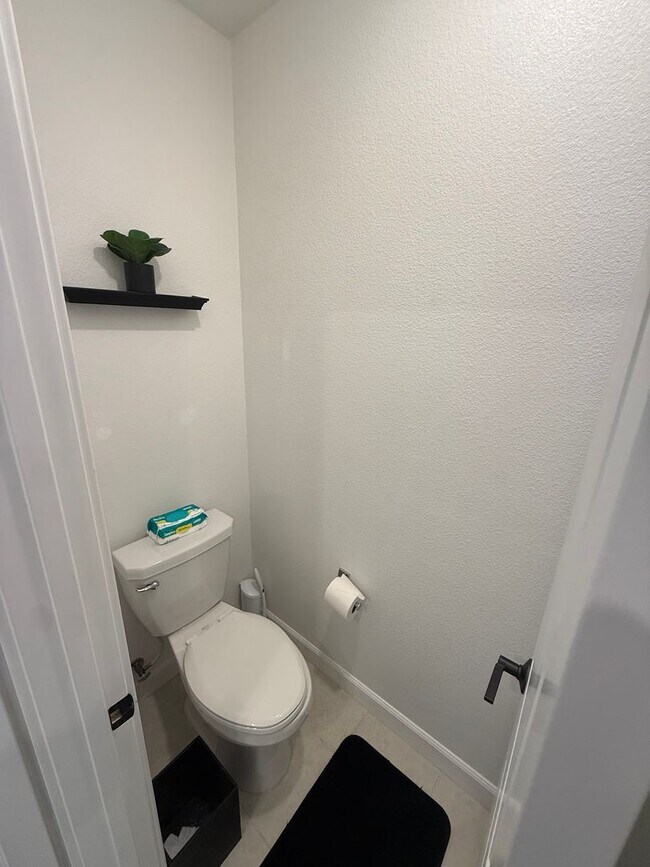 Building Photo - New Construction Town Home