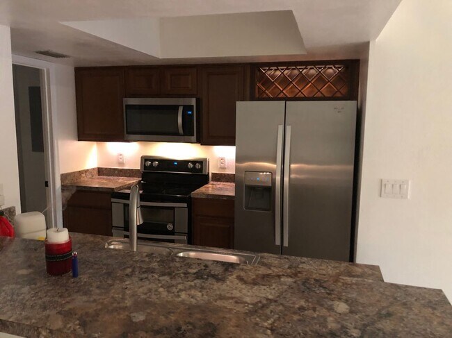 Building Photo - 1611 Sanibel Dr