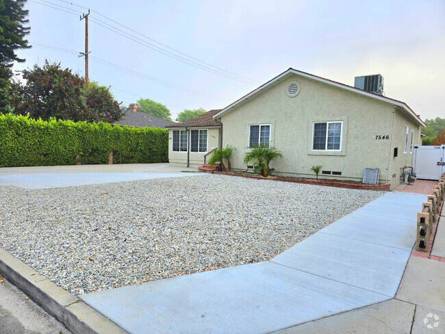 Building Photo - 7548 Gaviota Ave