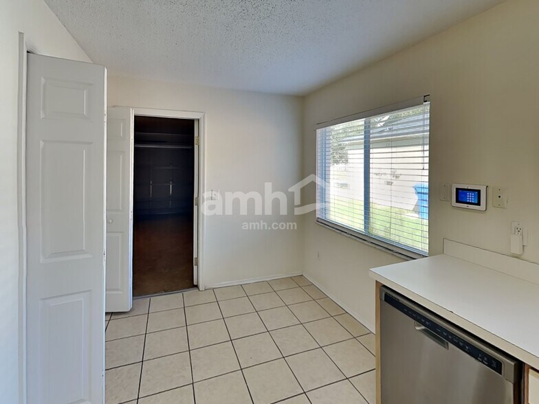 Building Photo - 1209 Blufield Ave